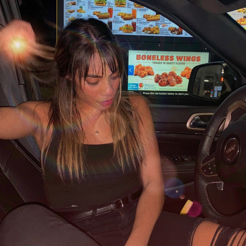 Meet your Posher, Elona